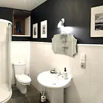 Prázdninový dům Le Petit Nid, Vue Mer, L'ile De Tatihou Avec Jacuzzi La Pernelle